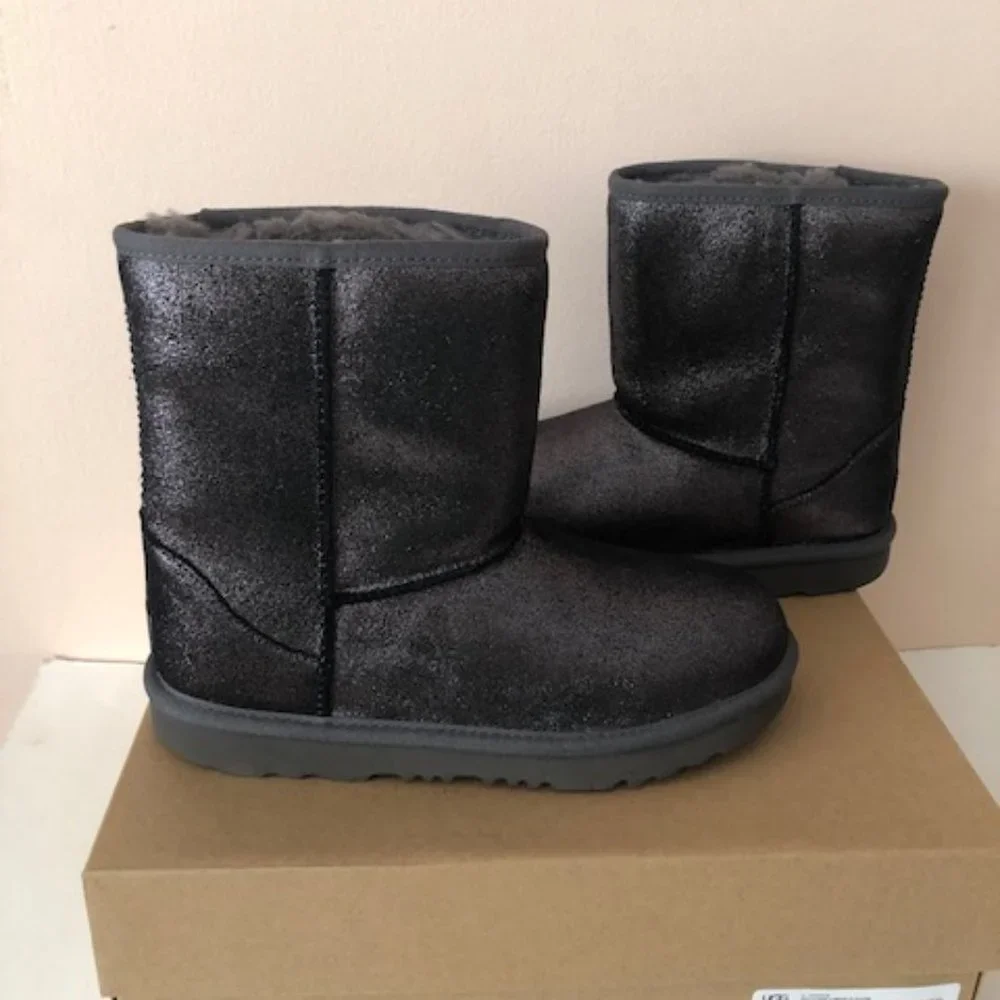 UGG Classic II Short Water Resistant Metallic Glitter boots. Size: 8